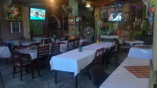 restaurantes abiertos en san pedro sula Garage Grill